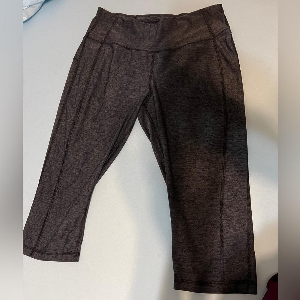 5 items for $20/ Avis capris dark grey color